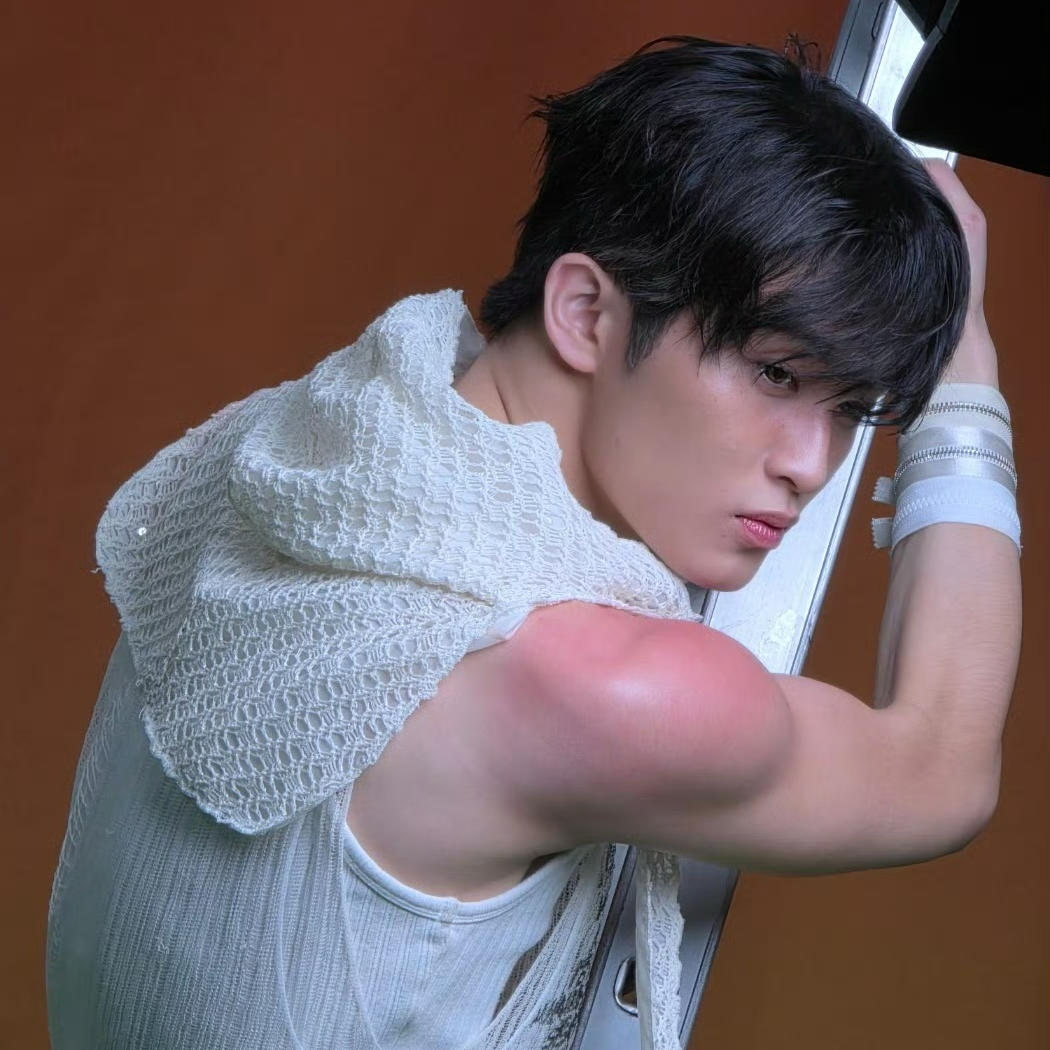 Behind-the-scenes cut of Mark (NCT 127, NCT DREAM)