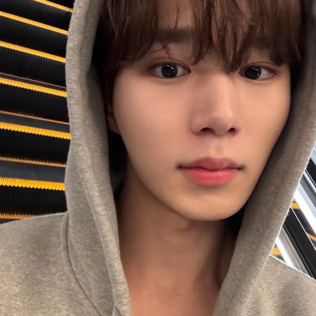 Behind-the-scenes cut of Kim Junseo (ALPHA DRIVE ONE)