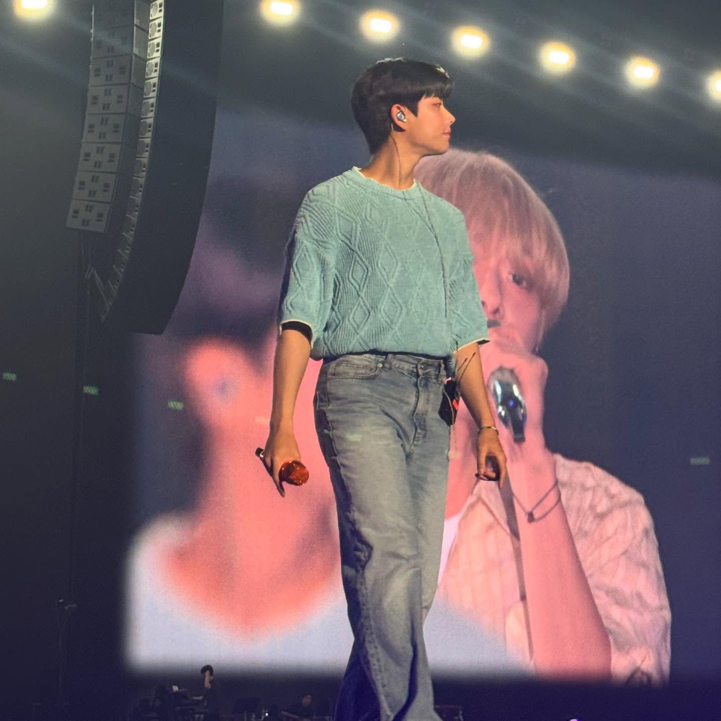 A moment captured by MJ (ASTRO)'s fan
