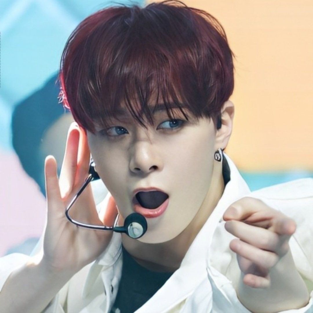 A moment captured by Moonbin (ASTRO)'s fan