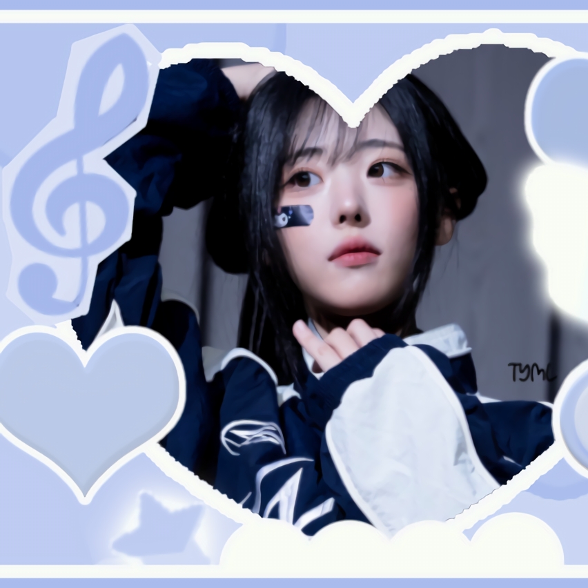 Recent activity shot of Hina (QWER)