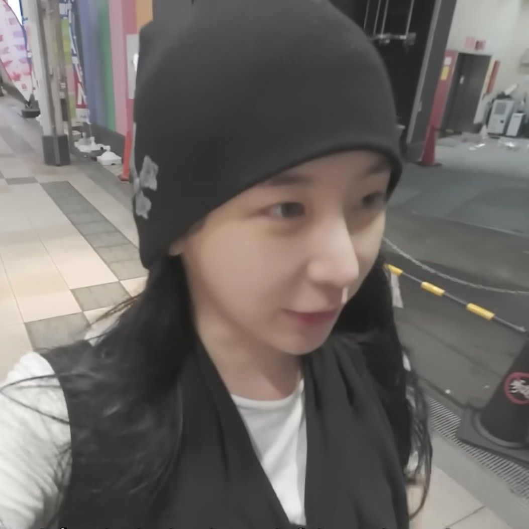 Recent activity shot of Lee Chaeyeon