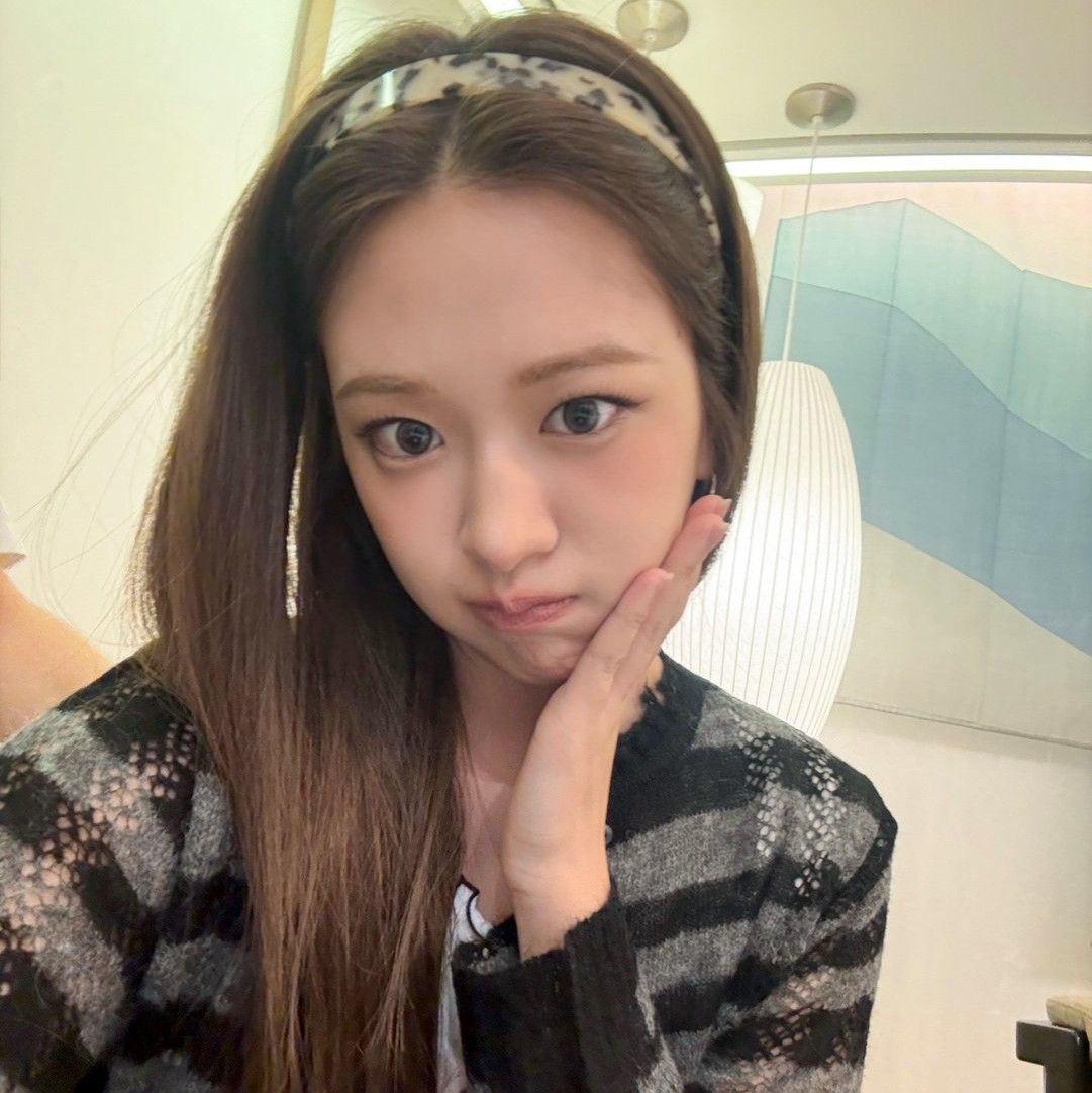Recent activity shot of An Yujin (IVE)