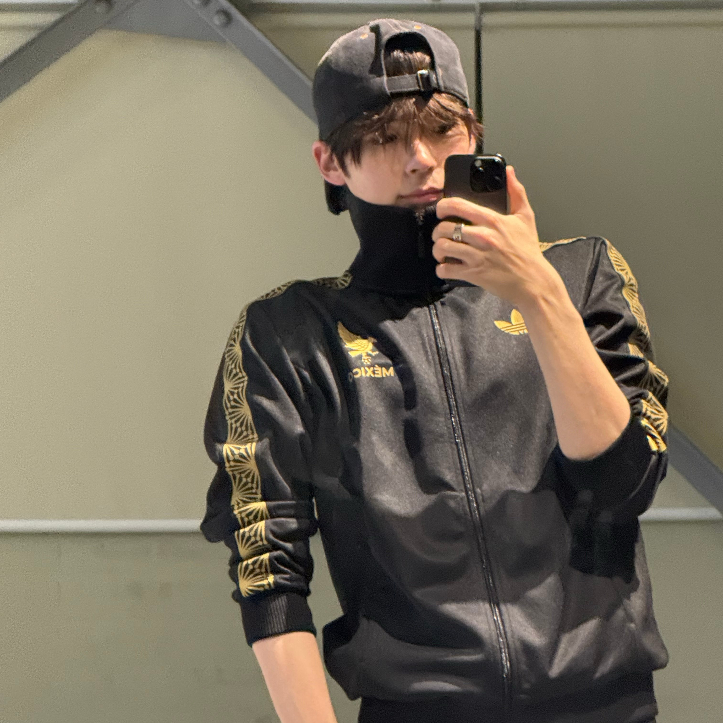 Behind-the-scenes cut of Sung Hanbin (ZEROBASEONE)