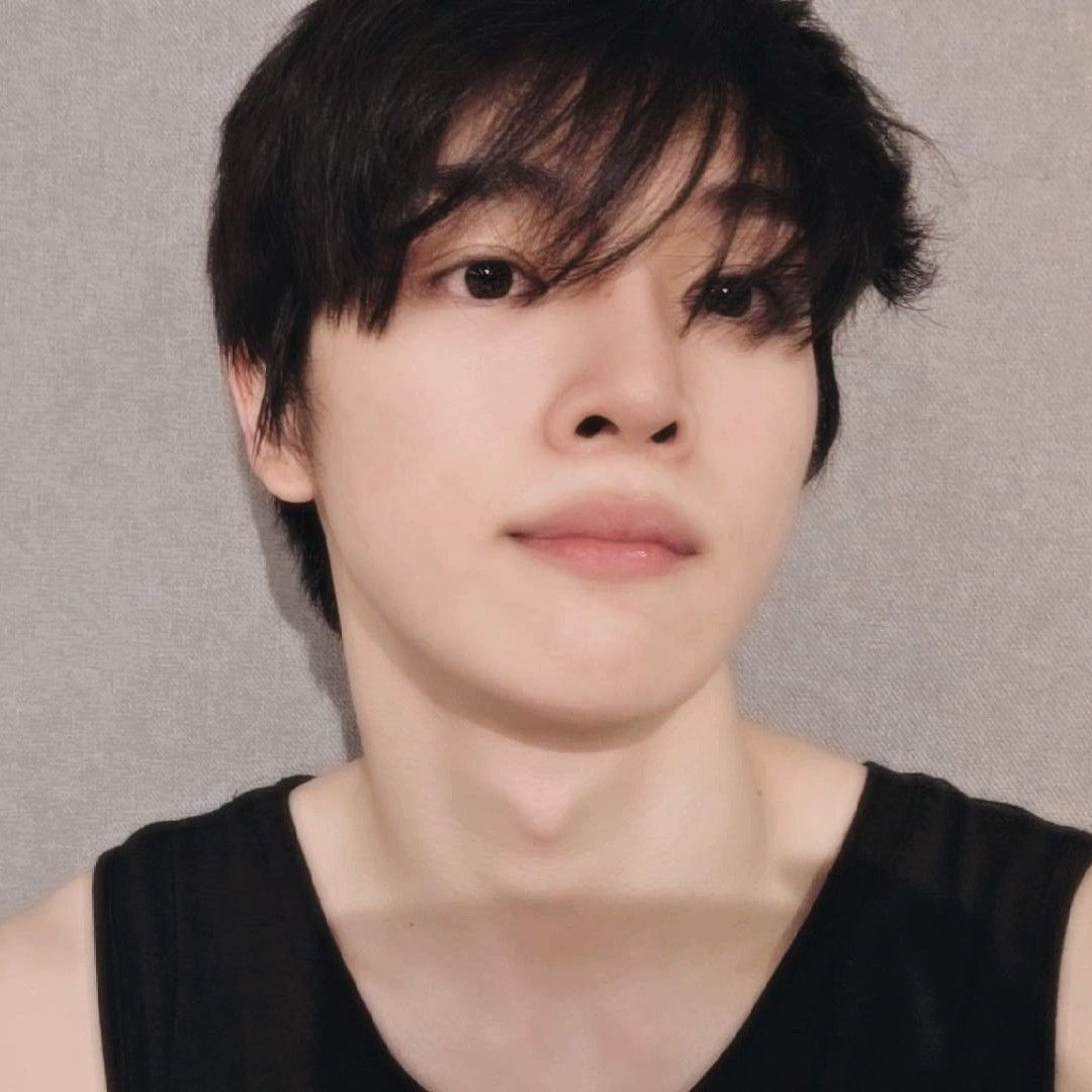 Latest photo of Sungchan (RIIZE)
