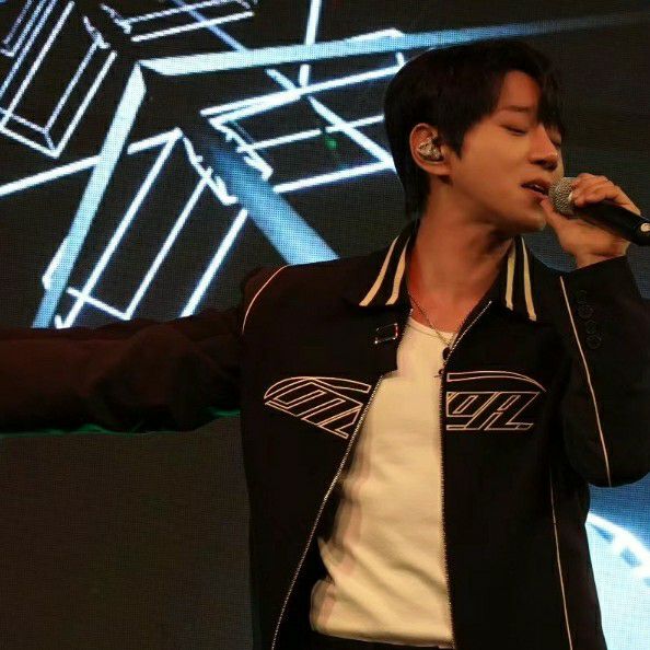 Behind-the-scenes cut of Hwang Chiyeol