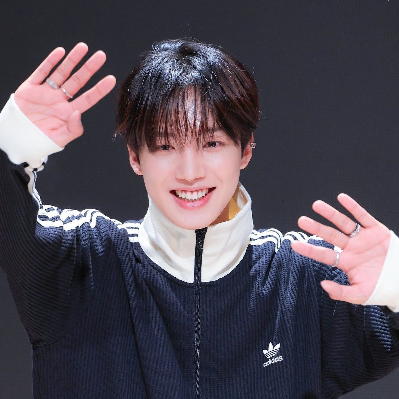 Behind-the-scenes cut of Lim Youngmin