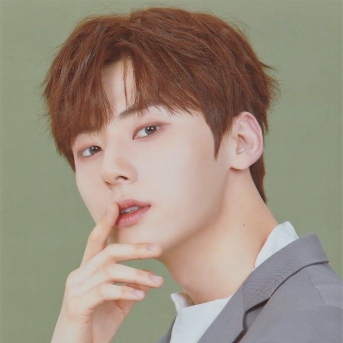 Behind-the-scenes cut of Hwang Minhyun