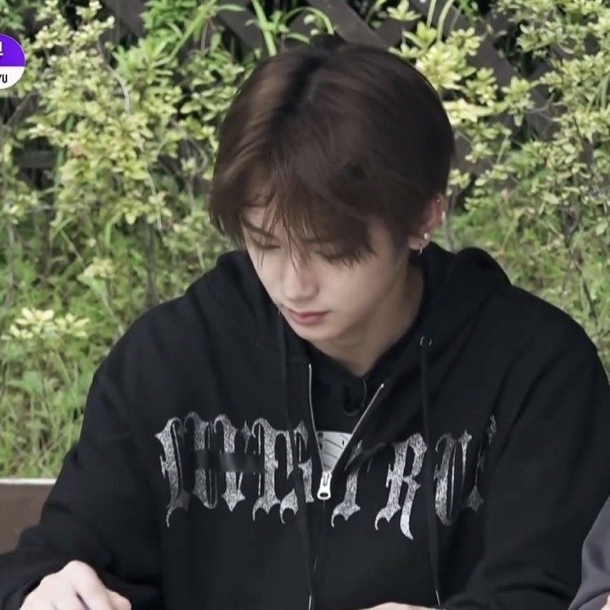 A moment captured by Zhou Anxin (ALPHA DRIVE ONE)'s fan