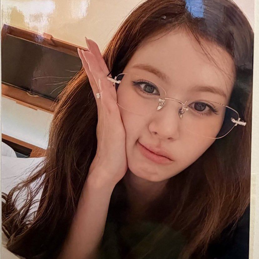 Behind-the-scenes cut of Sana (TWICE)