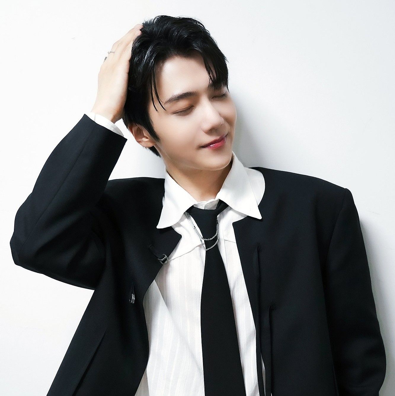 Recent activity shot of Jinho (PENTAGON)