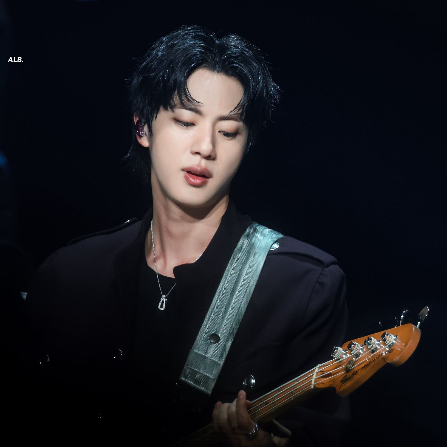 Momen yang diabadikan oleh penggemar Jin (BTS)