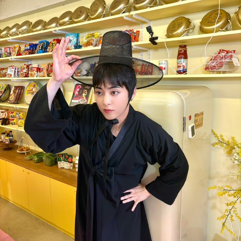 Behind-the-scenes cut of Xiumin (EXO)