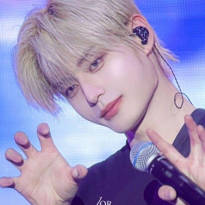 Foto aktivitas terbaru Kim Jiwoong (ZEROBASEONE)