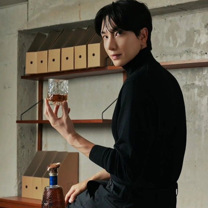 Latest photo of Leeteuk (Super Junior)