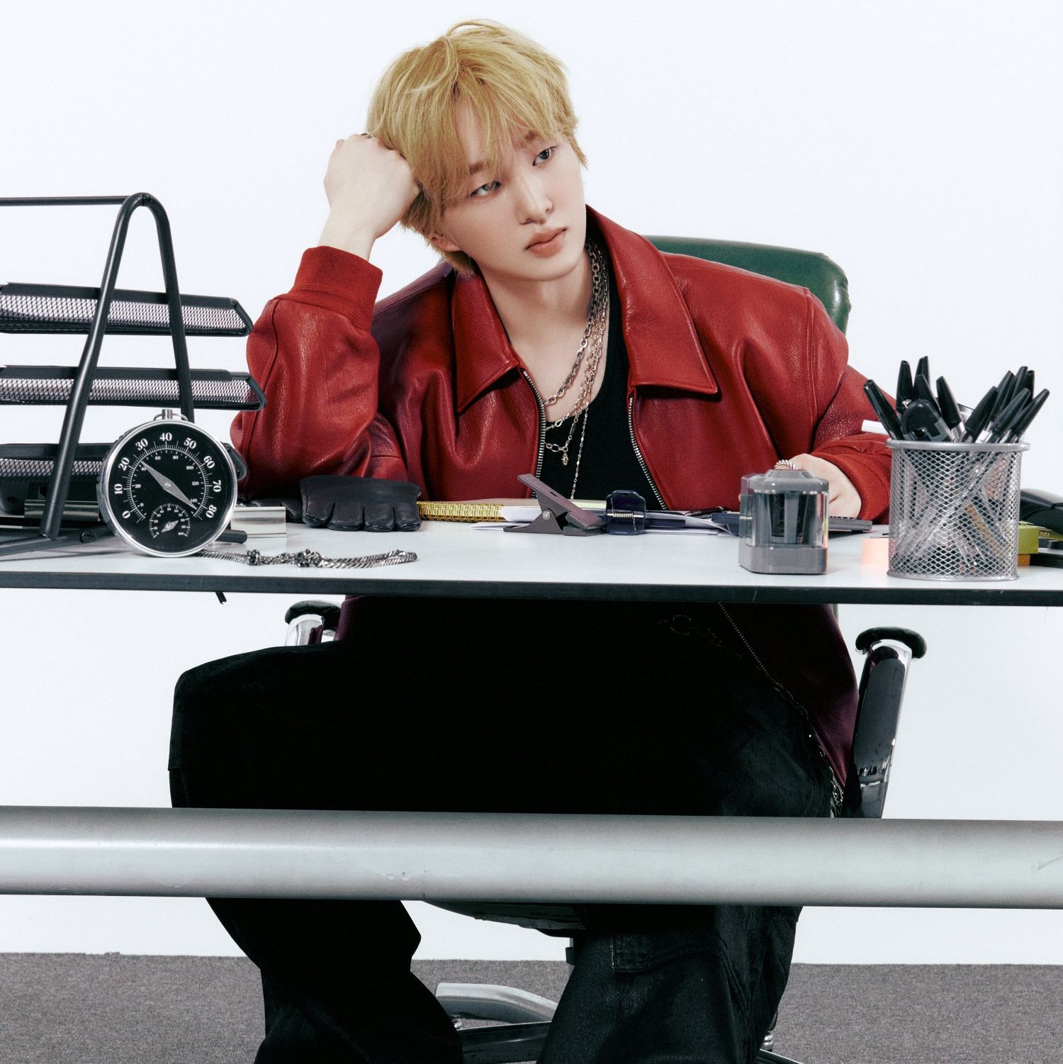 Behind-the-scenes cut of Onew (SHINee)