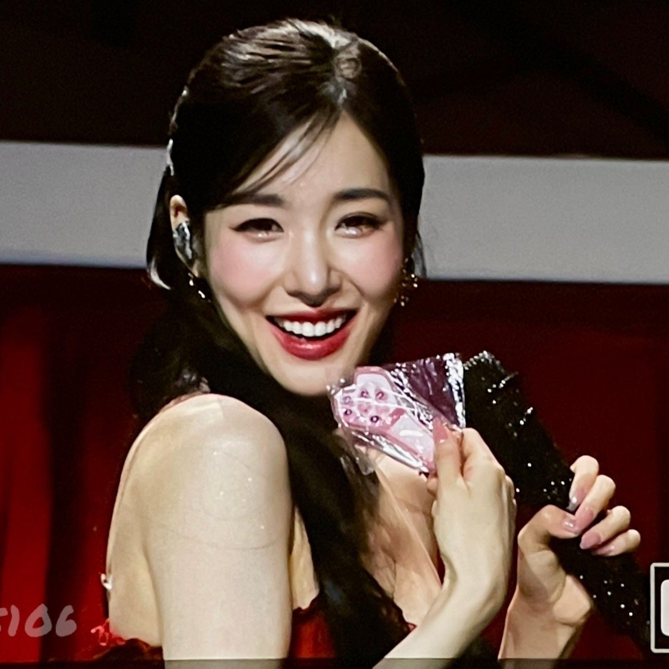 Behind-the-scenes cut of Tiffany Young (Girls' Generation)