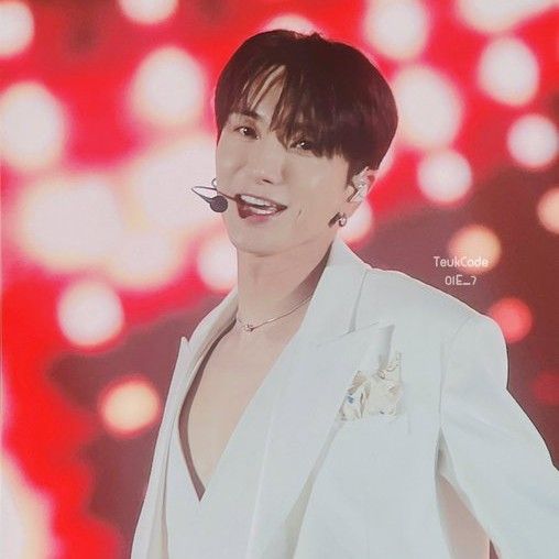 Behind-the-scenes cut of Leeteuk (Super Junior)
