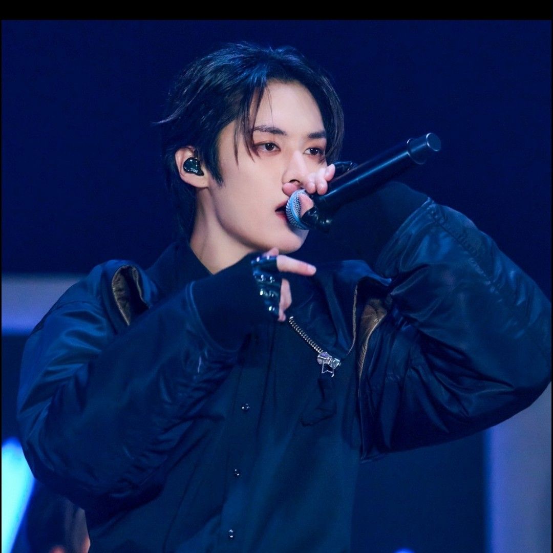 Latest photo of Lee Know (Stray Kids)