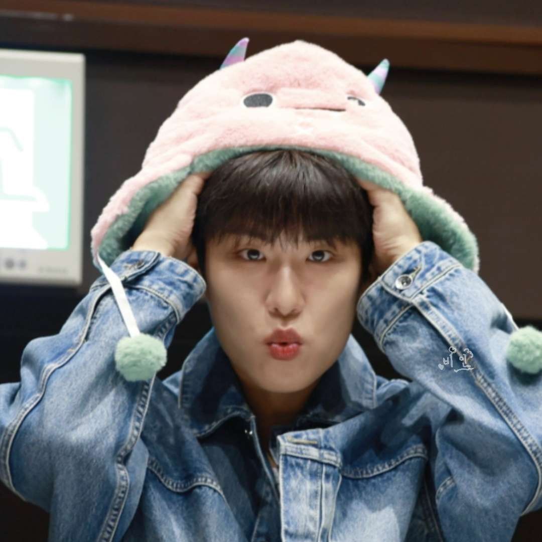 A moment captured by Park Woojin (AB6IX)'s fan
