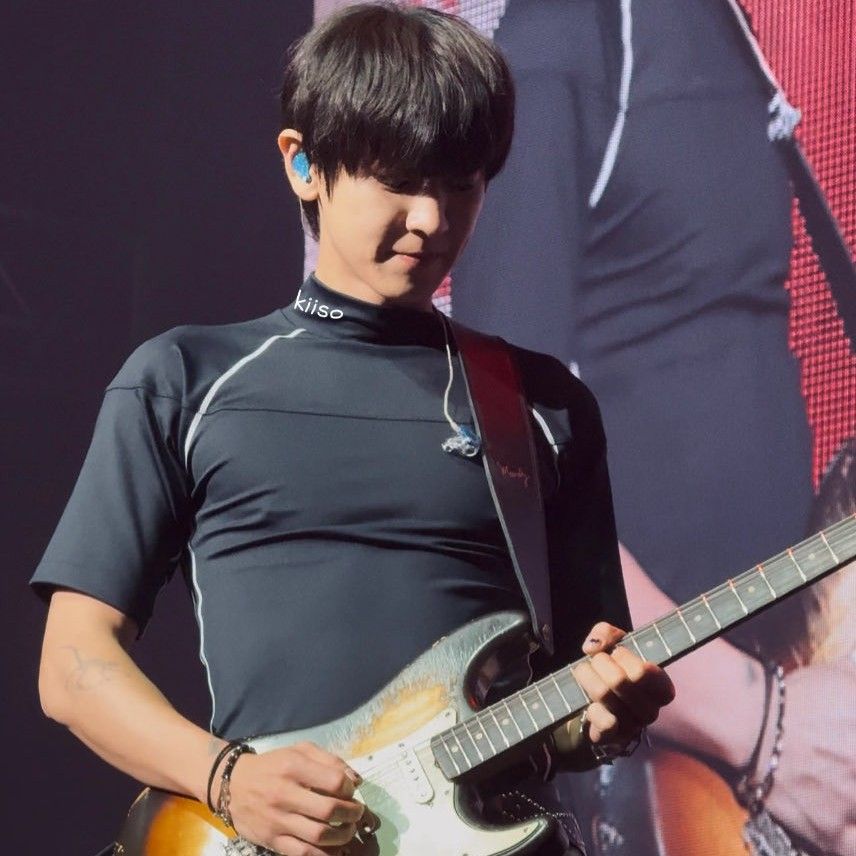 Behind-the-scenes cut of Chanyeol (EXO)