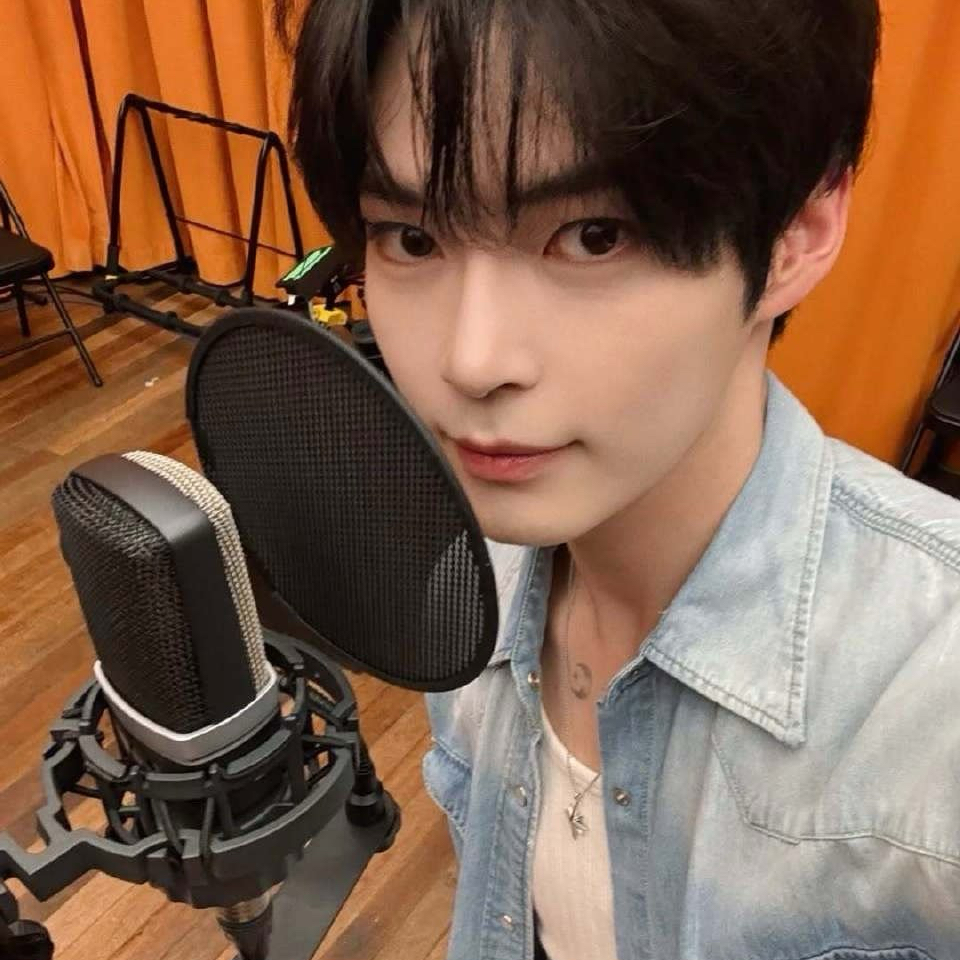 Behind-the-scenes cut of Sung Hanbin (ZEROBASEONE)