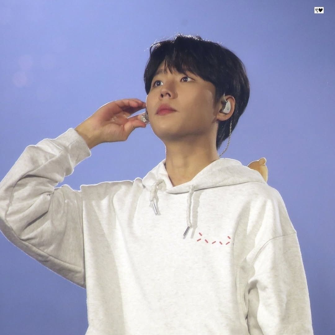 A moment captured by Jung Seunghwan's fan