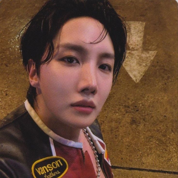 Foto aktivitas terbaru j-hope (BTS)