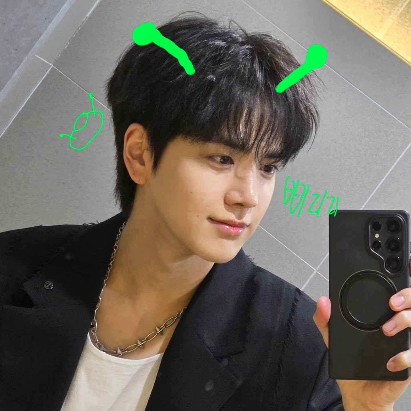 ヨンフン (THE BOYZ)の舞台裏ショット
