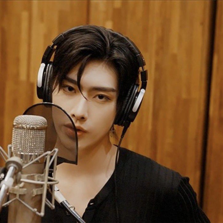 Recent activity shot of Ricky (ZEROBASEONE)