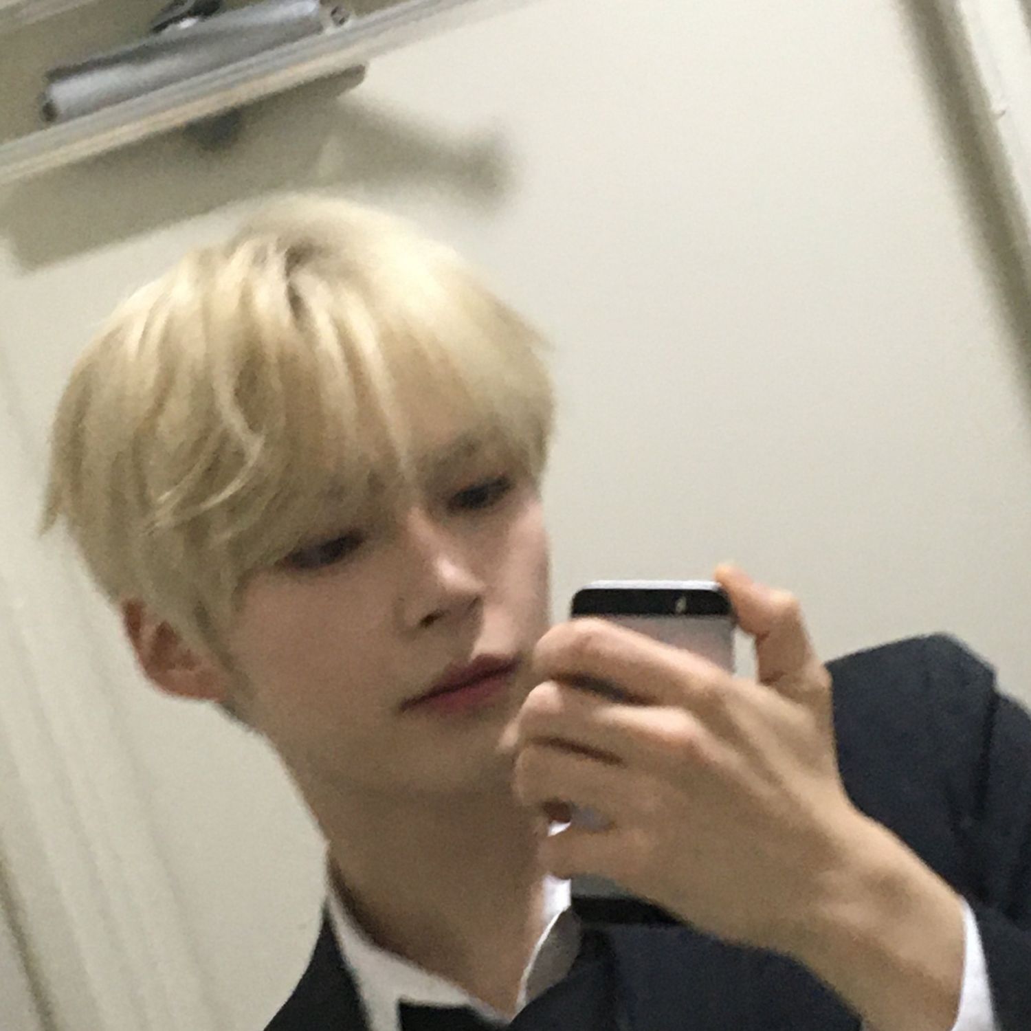 Latest photo of Sung Hanbin (ZEROBASEONE)