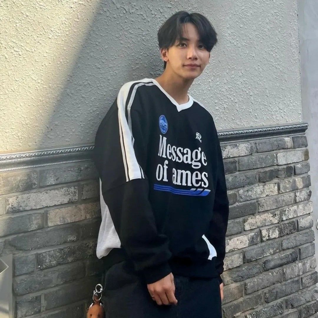 Recent activity shot of Jeonghan (SEVENTEEN)