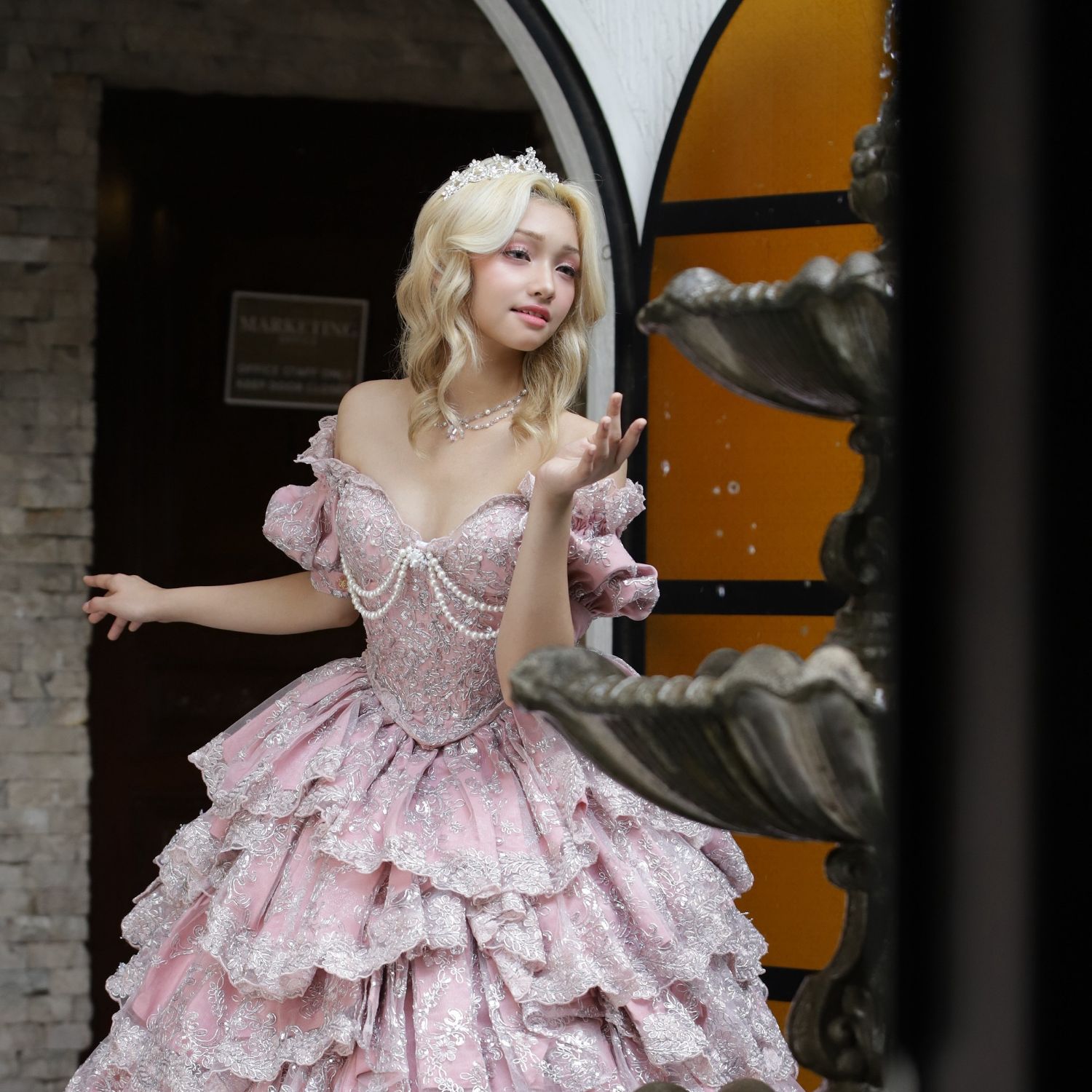 A moment captured by Gehlee (UNIS)'s fan