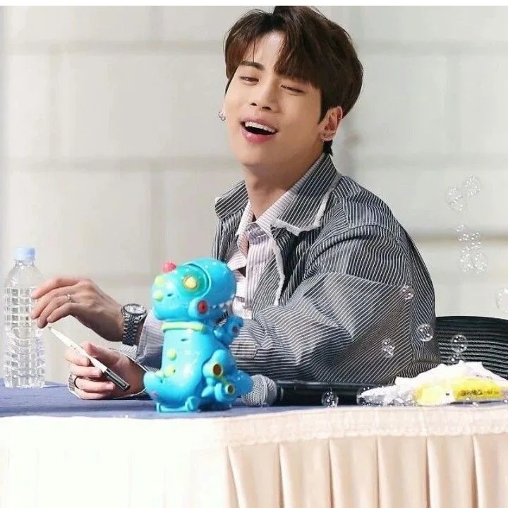 Foto terbaru Jonghyun (SHINee)