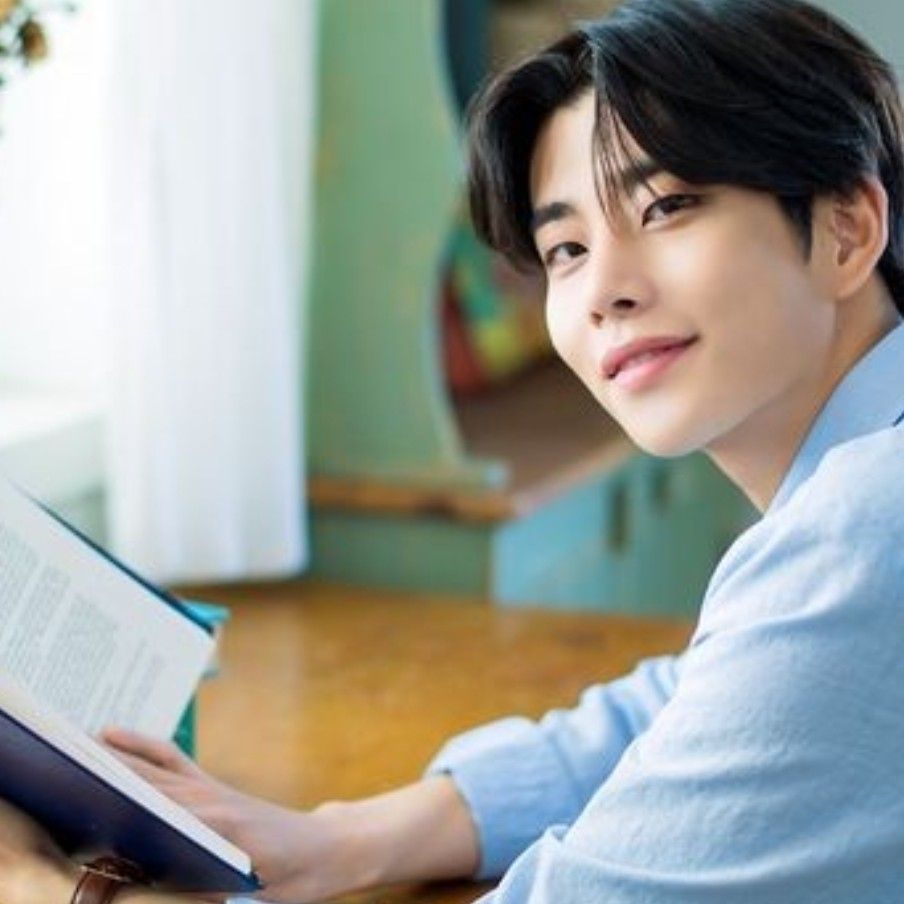 A moment captured by MJ (ASTRO)'s fan