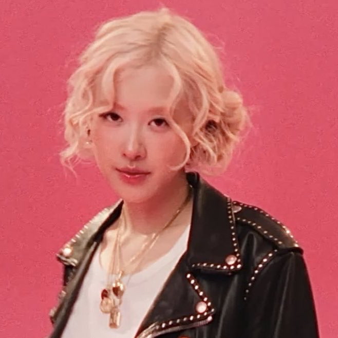 Latest photo of ROSÉ (BLACKPINK)