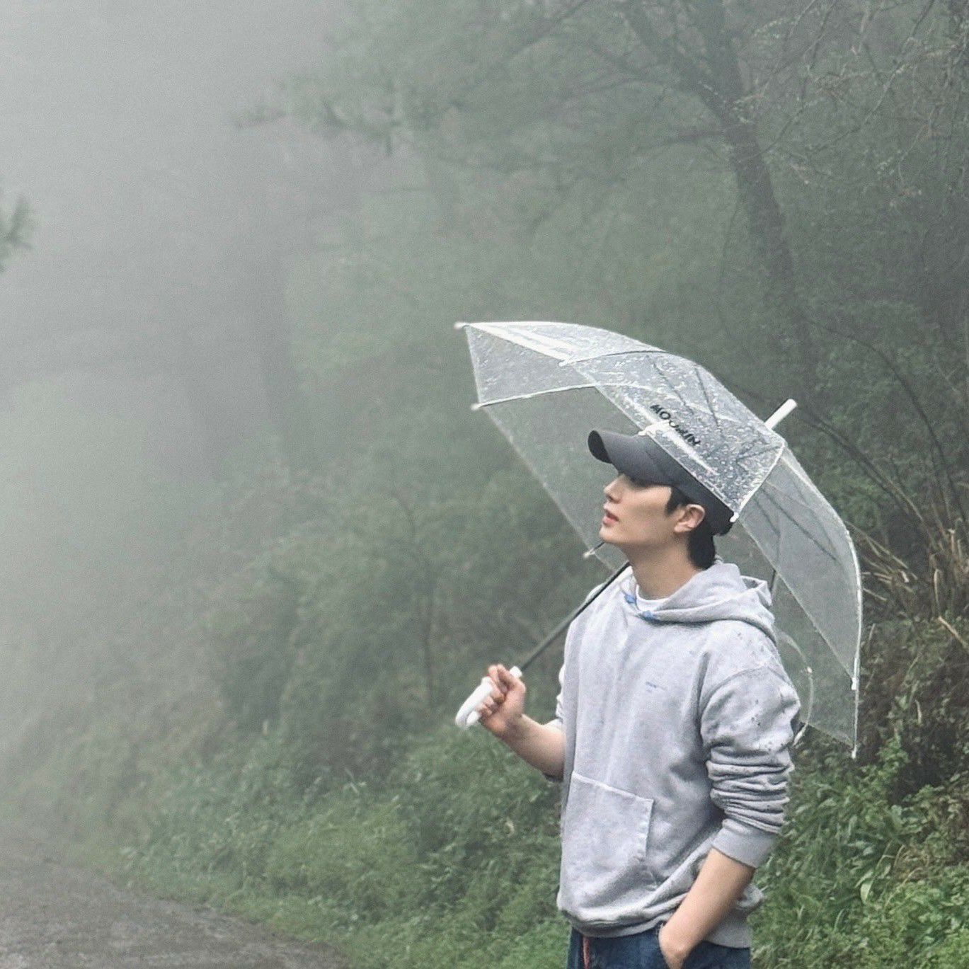 A moment captured by Kim Jonghyeon's fan