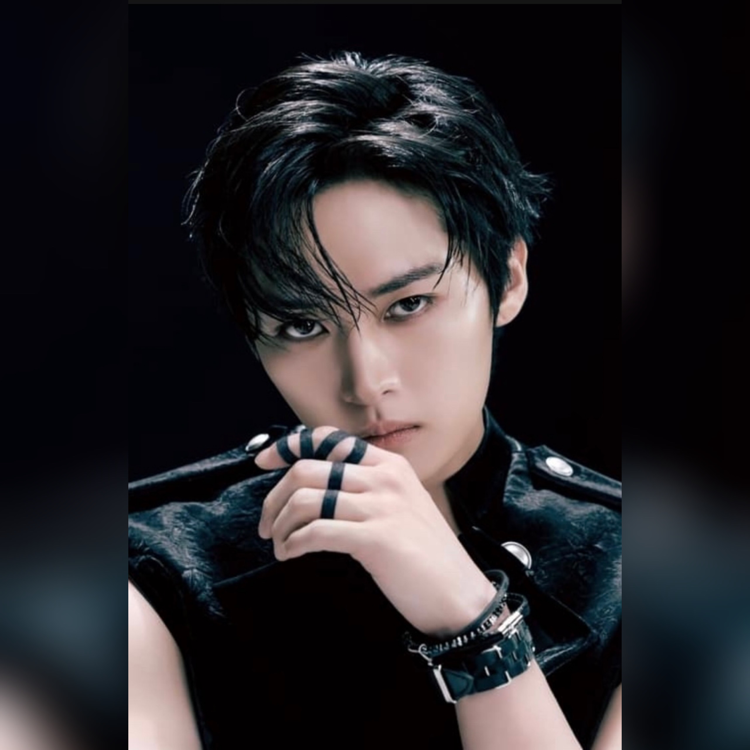 Latest photo of Lee Know (Stray Kids)