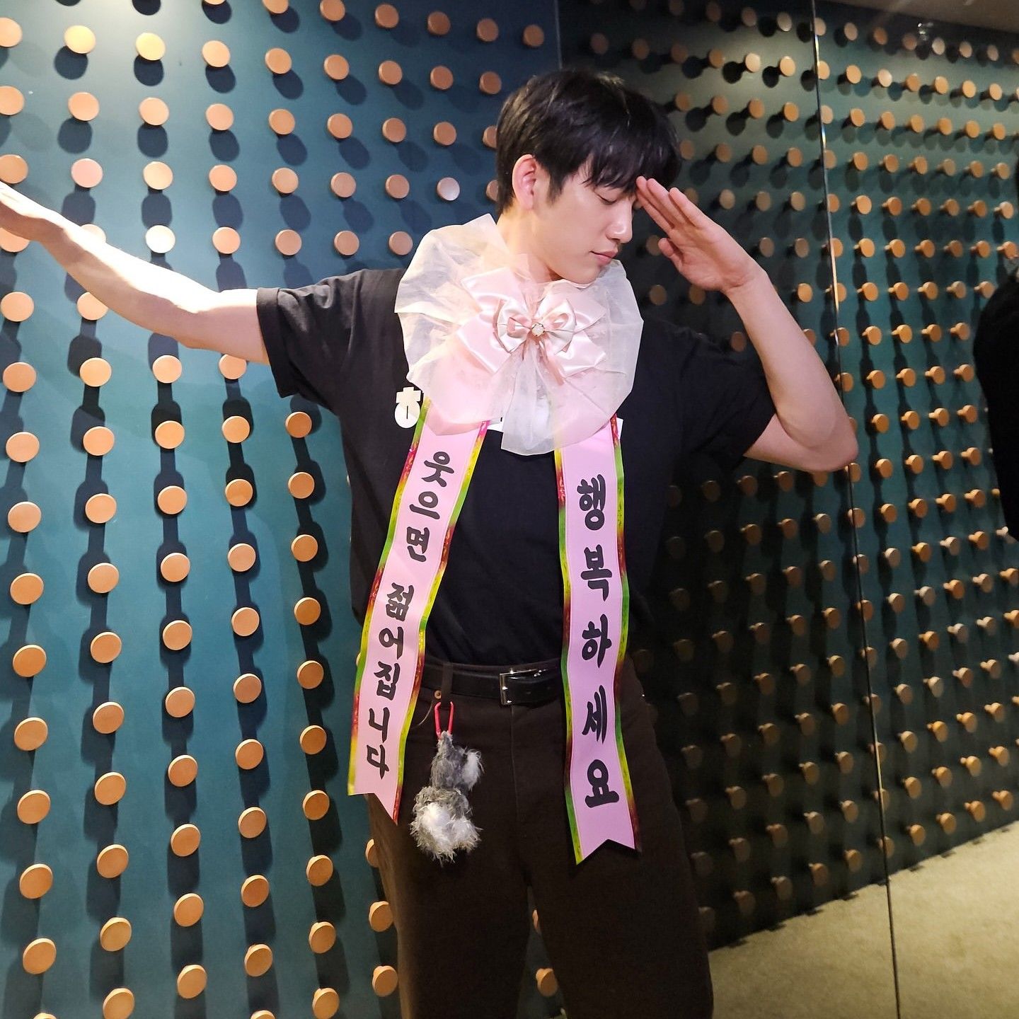 Behind-the-scenes cut of Jinyoung (GOT7)