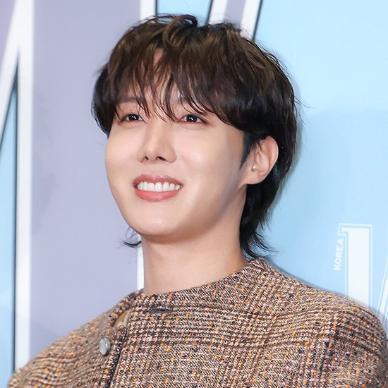 Foto terbaru j-hope (BTS)