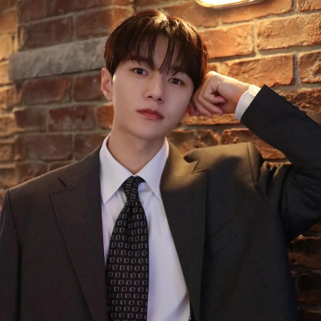 Recent activity shot of L (INFINITE)