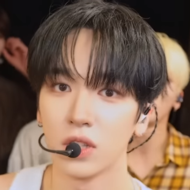 Behind-the-scenes cut of Hanjun (n.SSign)