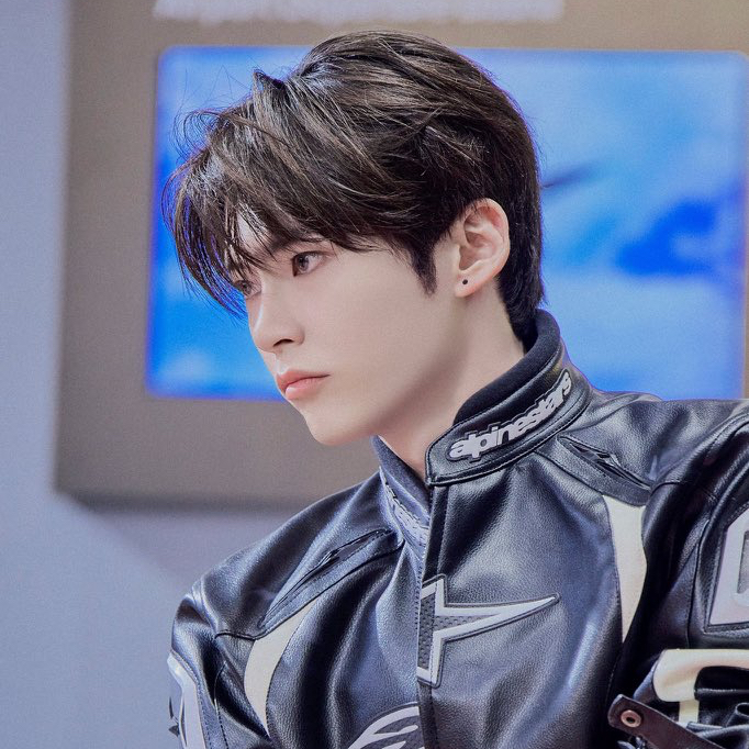 Behind-the-scenes cut of Sung Hanbin (ZEROBASEONE)