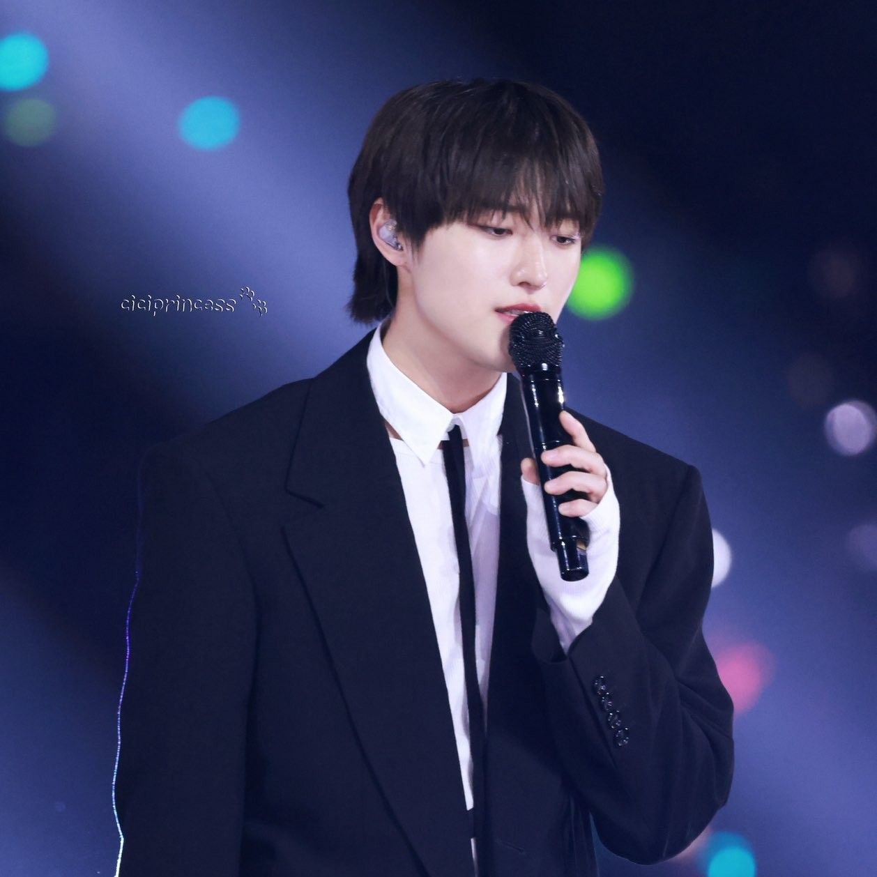 Behind-the-scenes cut of WOODZ