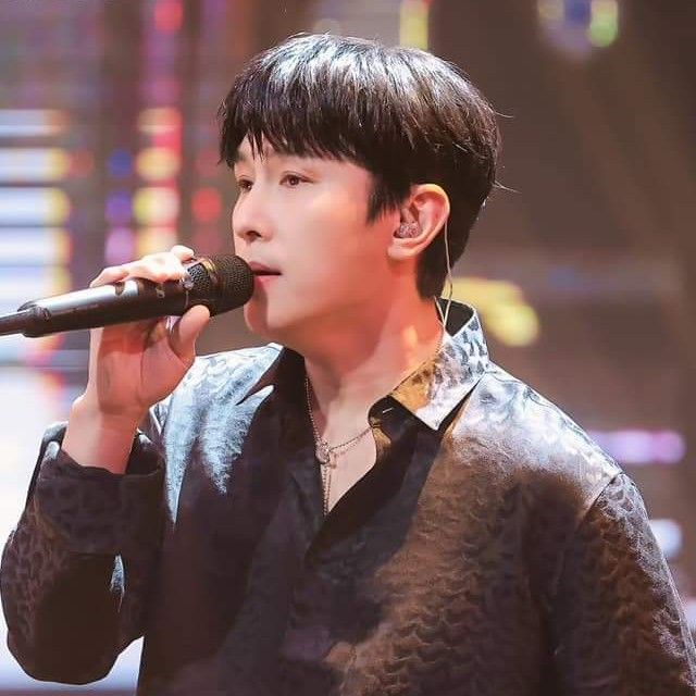 キム・ドンワン (神話)の舞台裏ショット