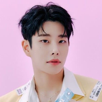 A moment captured by MJ (ASTRO)'s fan