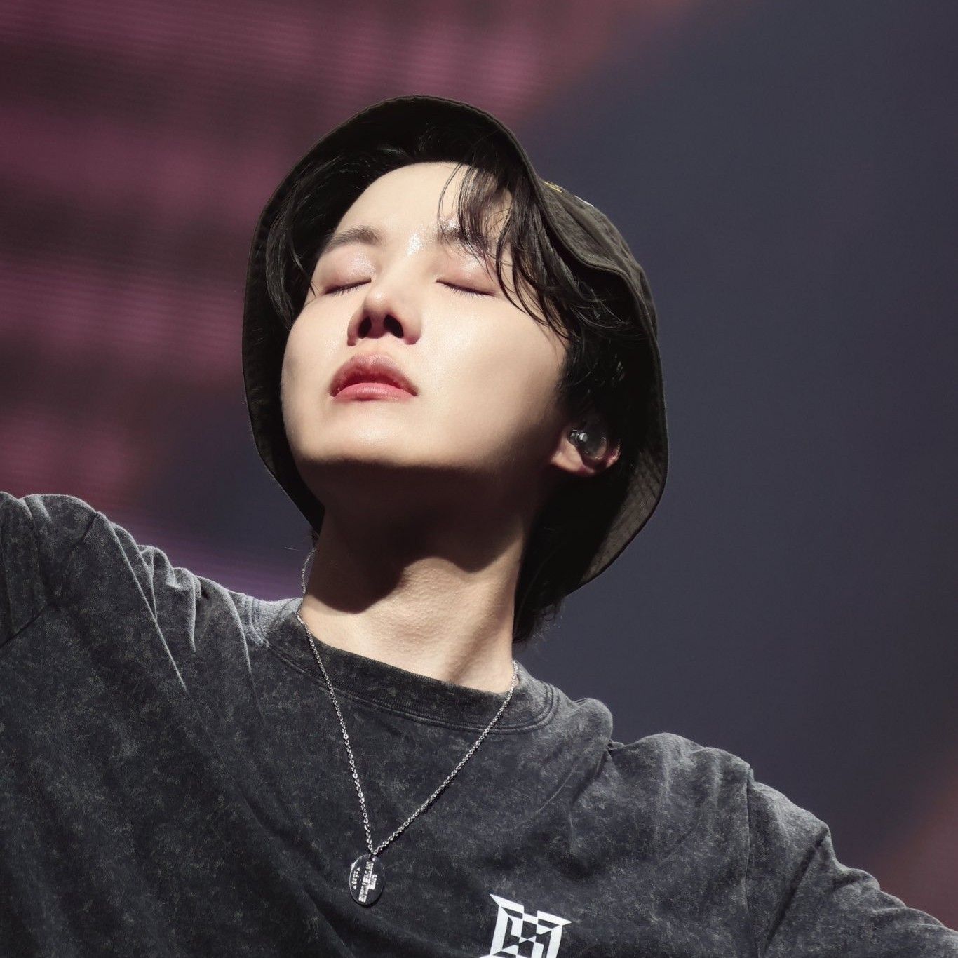 J-hope (防彈少年團)的幕後花絮