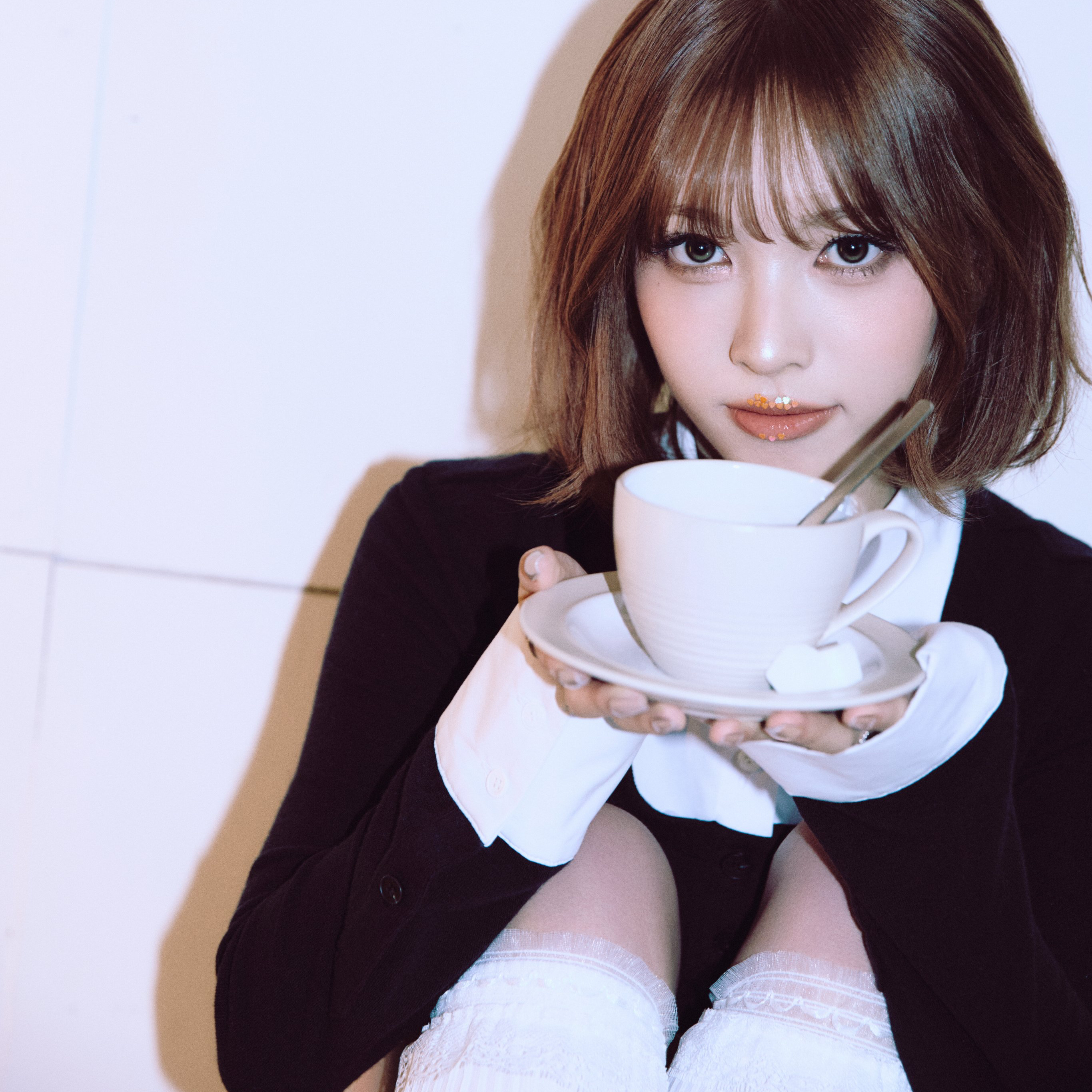 Behind-the-scenes cut of May (RESCENE)