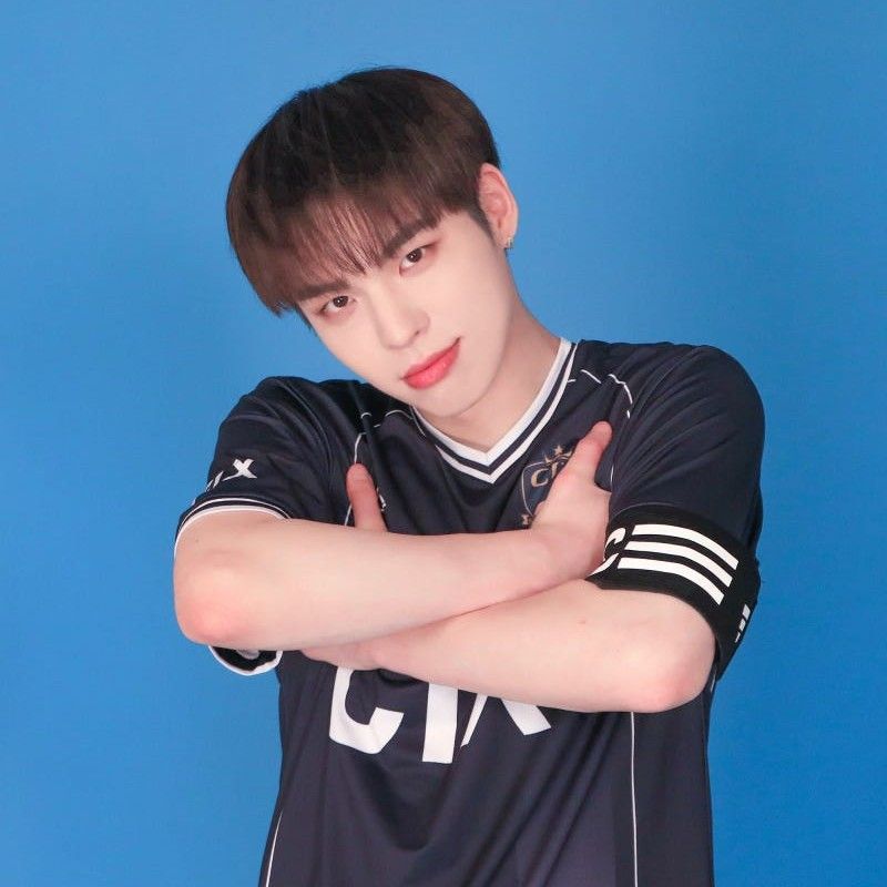 Behind-the-scenes cut of BX (CIX)