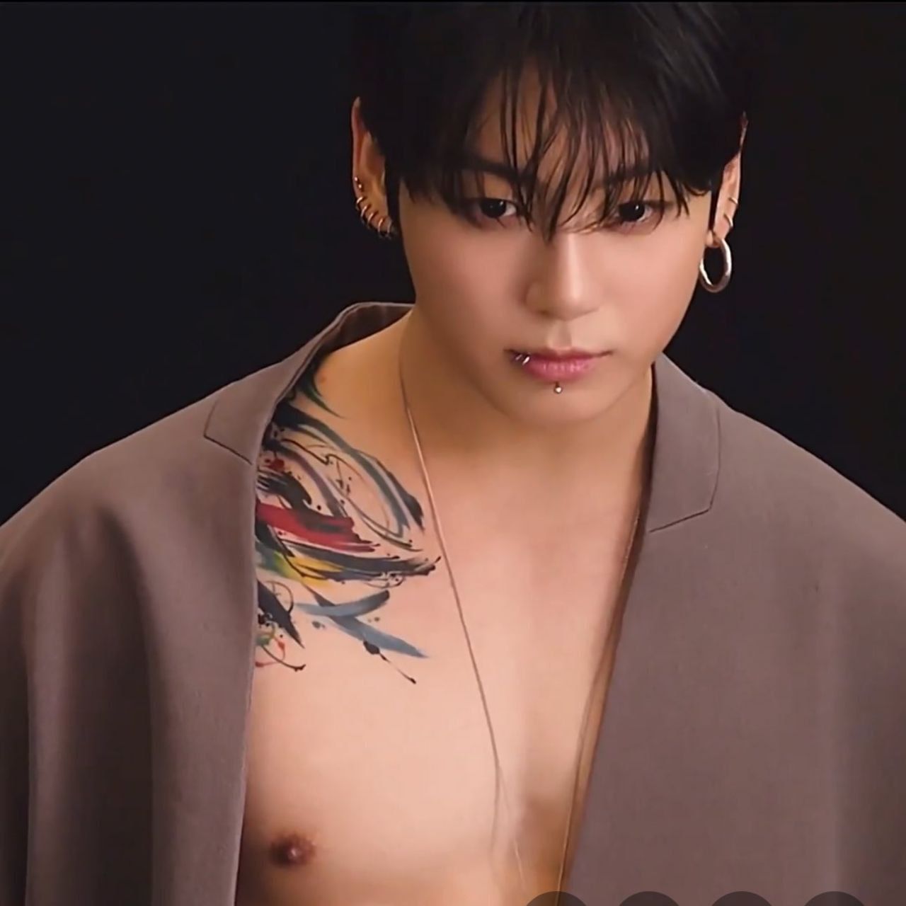 Foto aktivitas terbaru Jungkook (BTS)